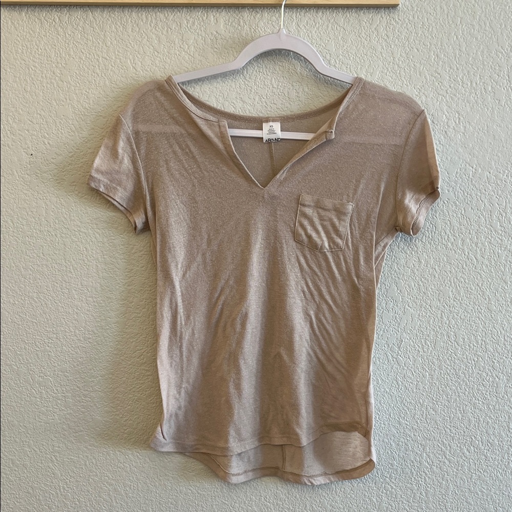 Abound Lightweight V-Neck Pocket Tee in Light Taupe